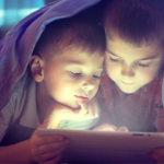 استخدام الأطفال للشاشات